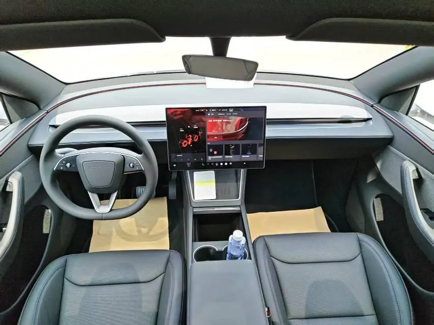 Tesla 2026 Model Y Rear-Wheel-Drive Automatic 5