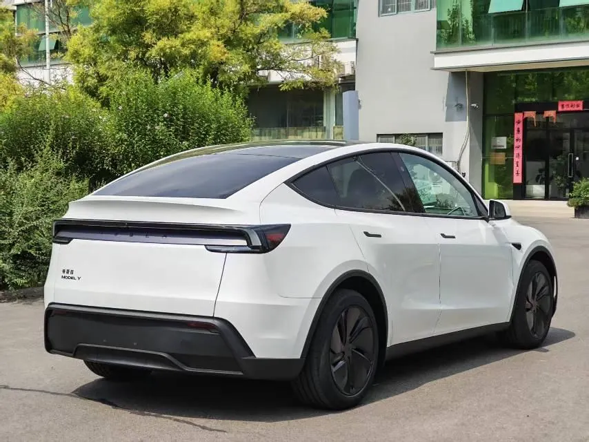Tesla 2026 Model Y Rear-Wheel-Drive Automatic 7