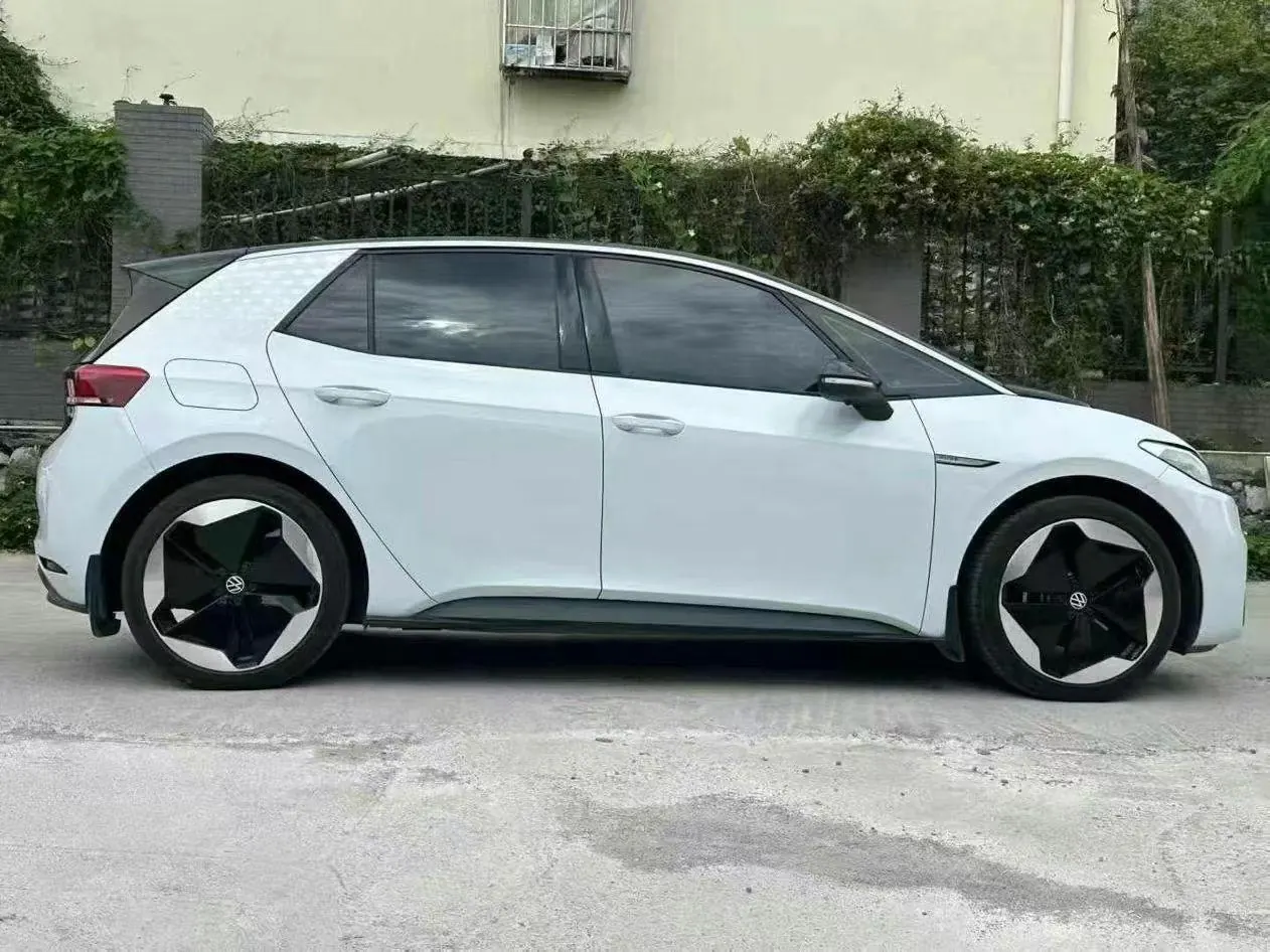 Volkswagen 2023 ID. 3 Upgraded Pure Smart Edition, Automatic Transmission 4