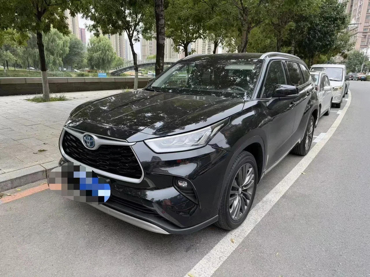 Toyota 2023 Highlander Dual Engine 2.5 Stepless Intelligent Electric Hybrid Four-wheel Drive Elite Edition 7-seat PLUS Edition Automatic Gear - View 1