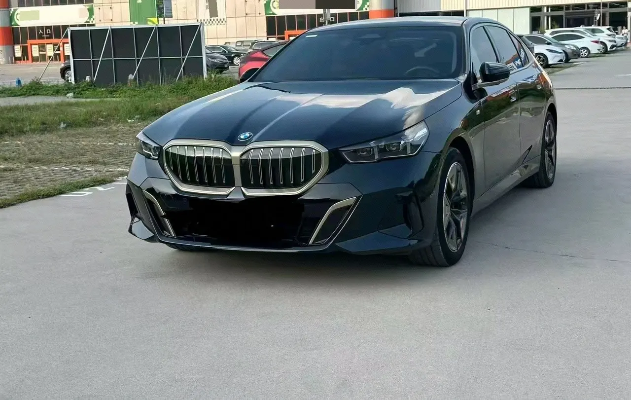 BMW 5 series 2026 530Li 48V 2.0T exclusive m sports suit automatic gear - View 1