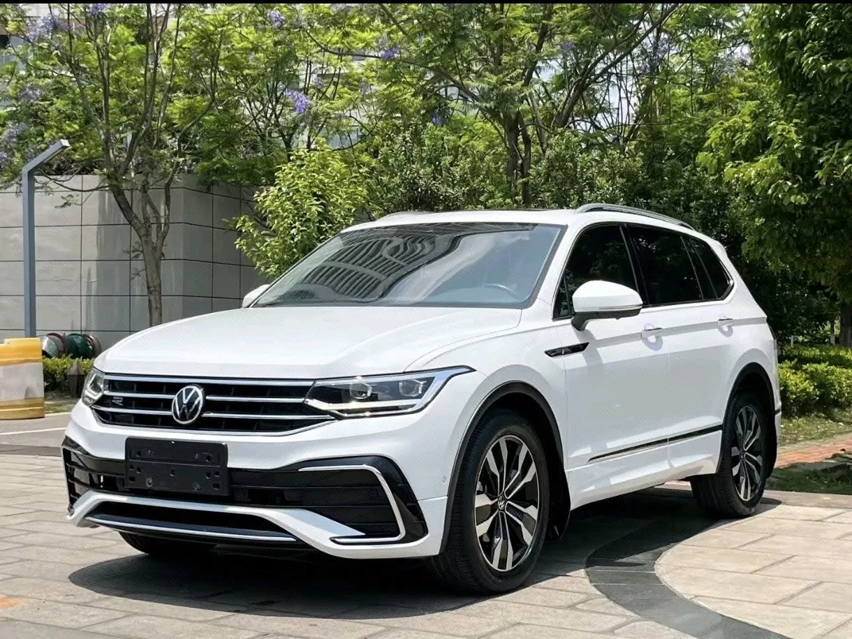 Volkswagen 2023 Tiguan L R-Line 2.0TSI 330TSI Two-Drive R-Line Ultimate Automatic Gear - View 1