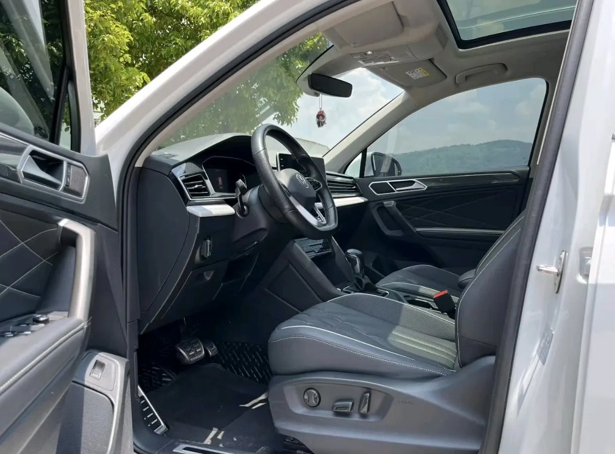 Volkswagen 2023 Tiguan L R-Line 2.0TSI 330TSI Two-Drive R-Line Ultimate Automatic Gear 4