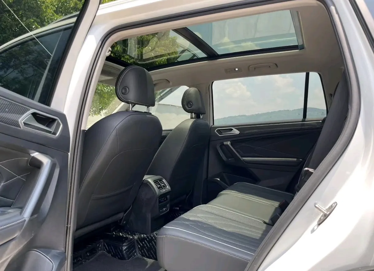 Volkswagen 2023 Tiguan L R-Line 2.0TSI 330TSI Two-Drive R-Line Ultimate Automatic Gear 5