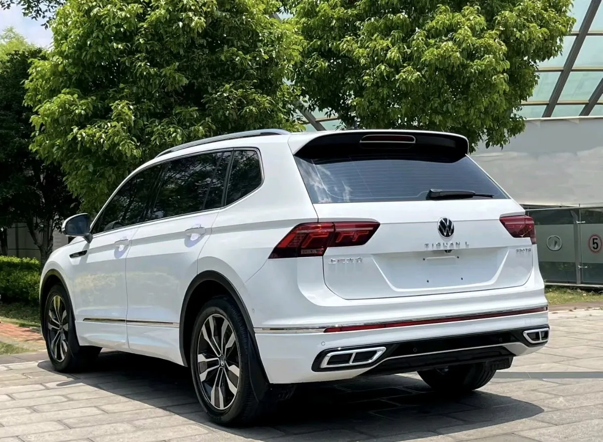 Volkswagen 2023 Tiguan L R-Line 2.0TSI 330TSI Two-Drive R-Line Ultimate Automatic Gear 6
