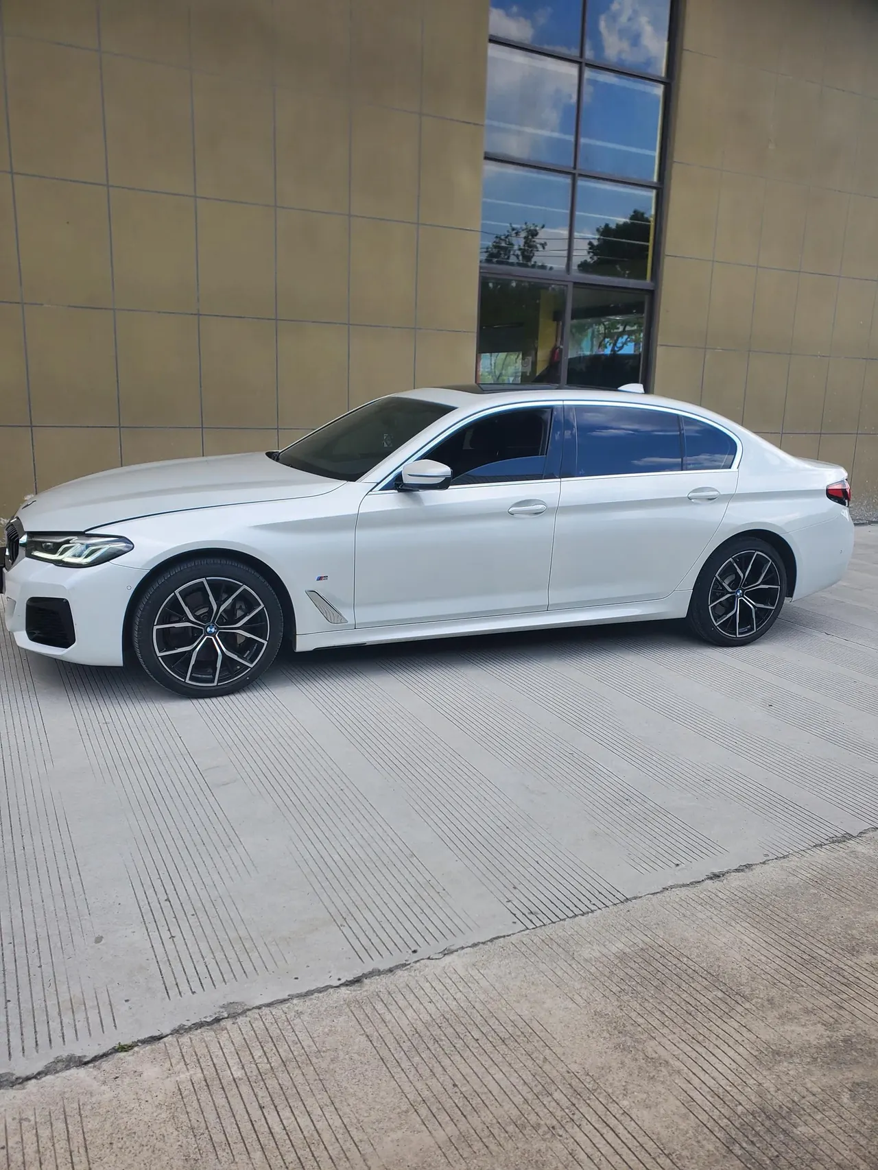 BMW 5 Series 2022 530Li 2.0T Exclusive M Sports Suit (Change 2) Automatic Gear 5
