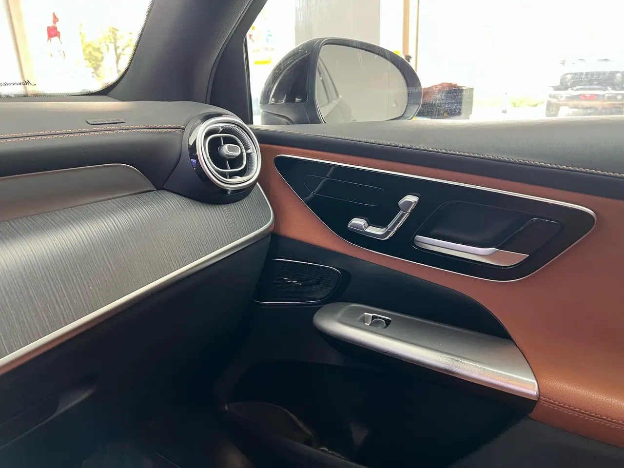 Mercedes Benz 2023 GLC 260 L 4MATIC 48V 2.0T Luxury 5-seat (Modified) Automatic Gear 10