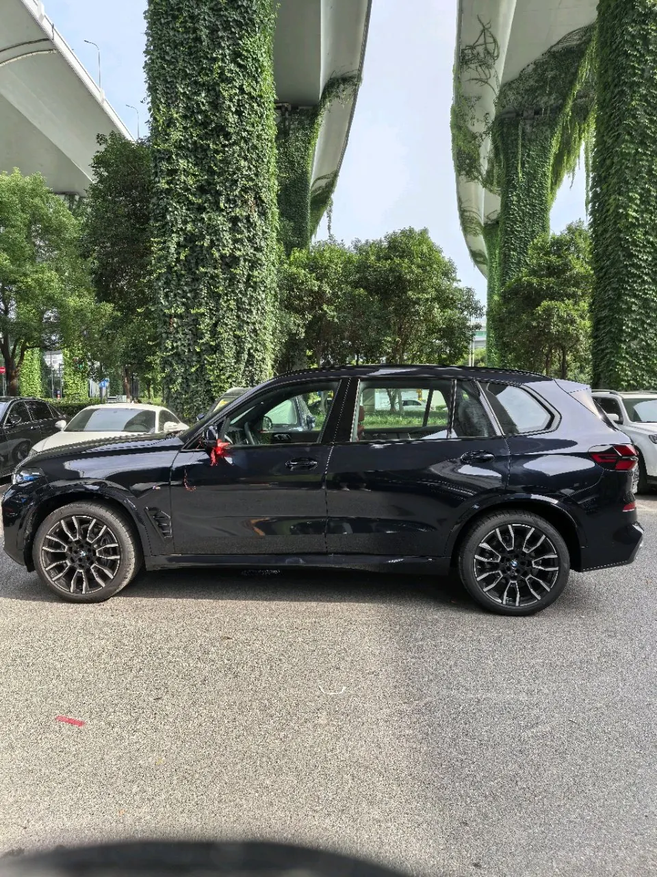 BMW 2023 X5 xDrive40Li 48V 3.0T M sports obsidian night suit automatic gear 3