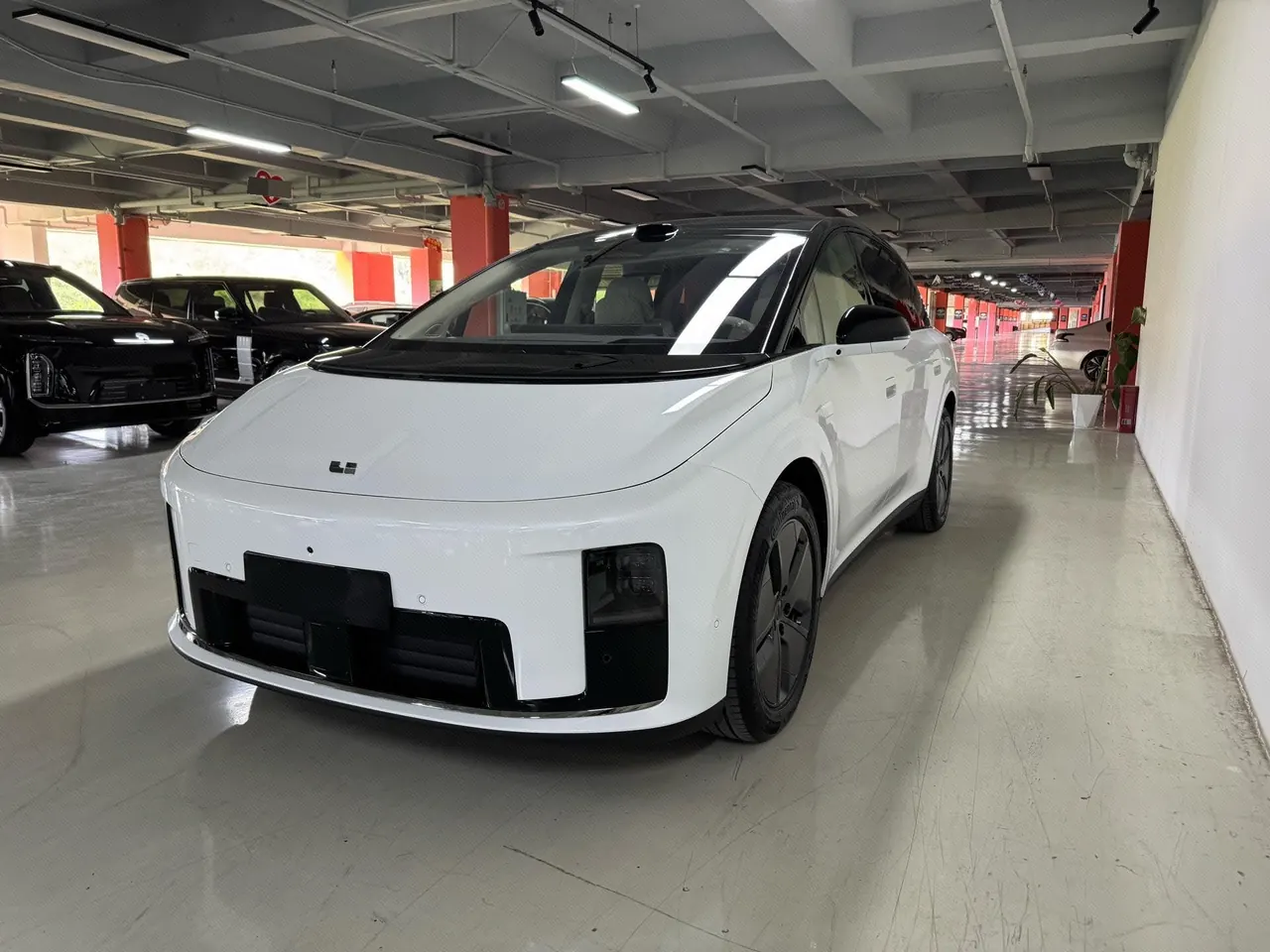 Li 2026 i8 Rear Drive Long Endurance Automatic Transmission - View 1