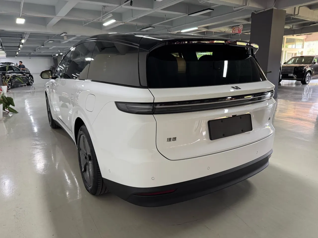 Li 2026 i8 Rear Drive Long Endurance Automatic Transmission 4