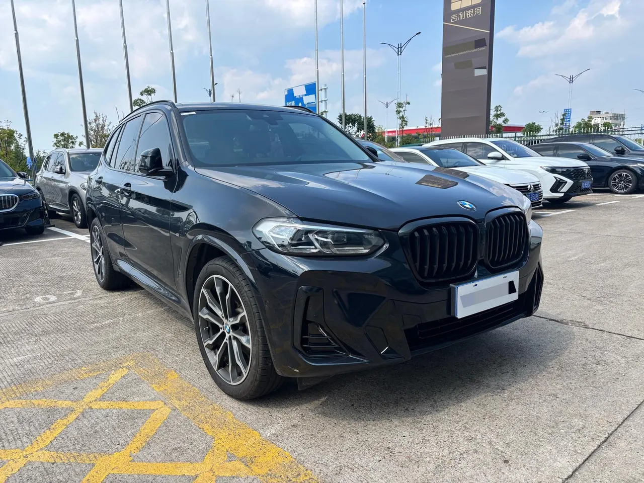 BMW 2023 X3 xDrive30i 2.0T Leading M Obsidian Night Suit Automatic Gear 4