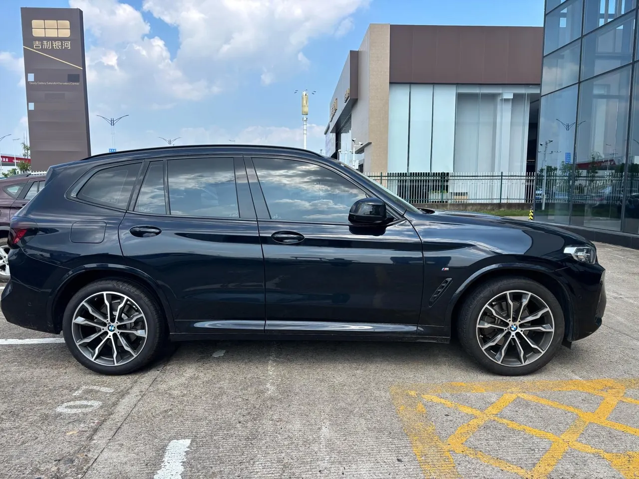 BMW 2023 X3 xDrive30i 2.0T Leading M Obsidian Night Suit Automatic Gear 5