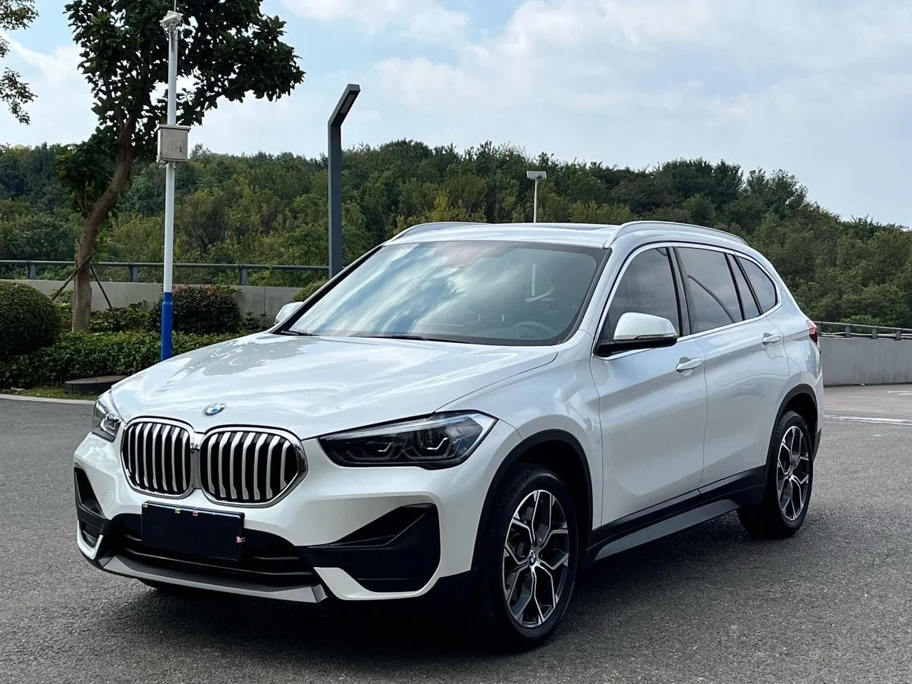 BMW 2022 X1 sDrive25Li 2.0T Leading Automatic Gear - View 1