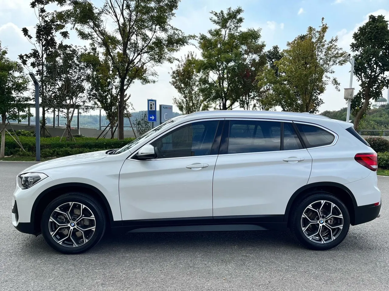 BMW 2022 X1 sDrive25Li 2.0T Leading Automatic Gear 8