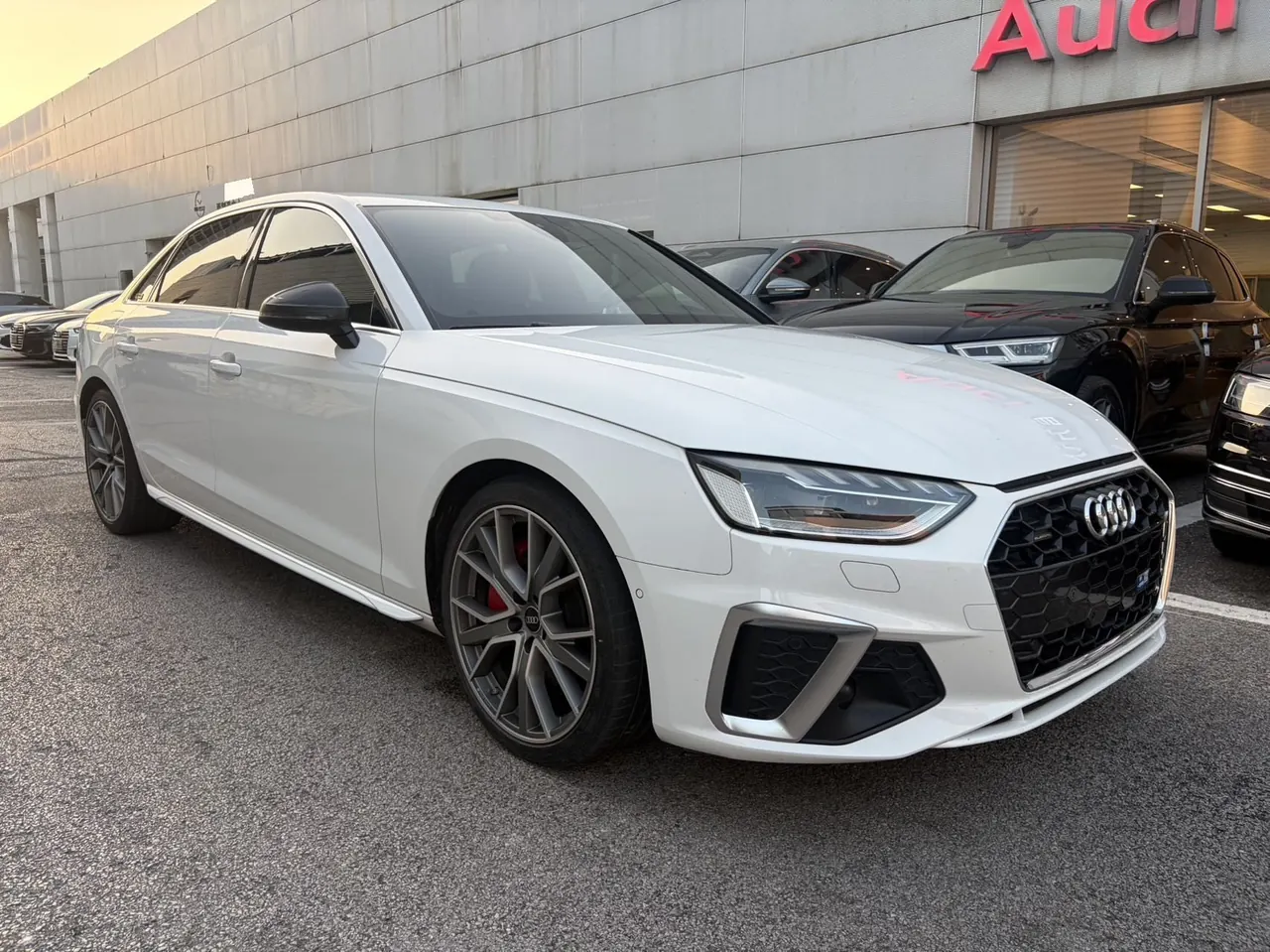 Audi 2020 A4L 2.0TFSI 45TFSI Quattro Selected Dynamic Automatic 3