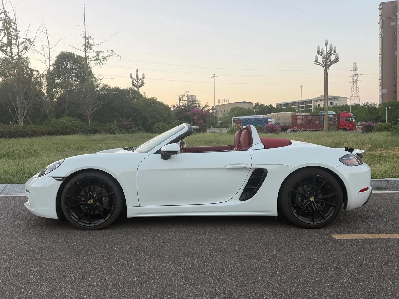 Porsche 718 (Imported) 2022 718 Boxer 2.0T Automatic 5