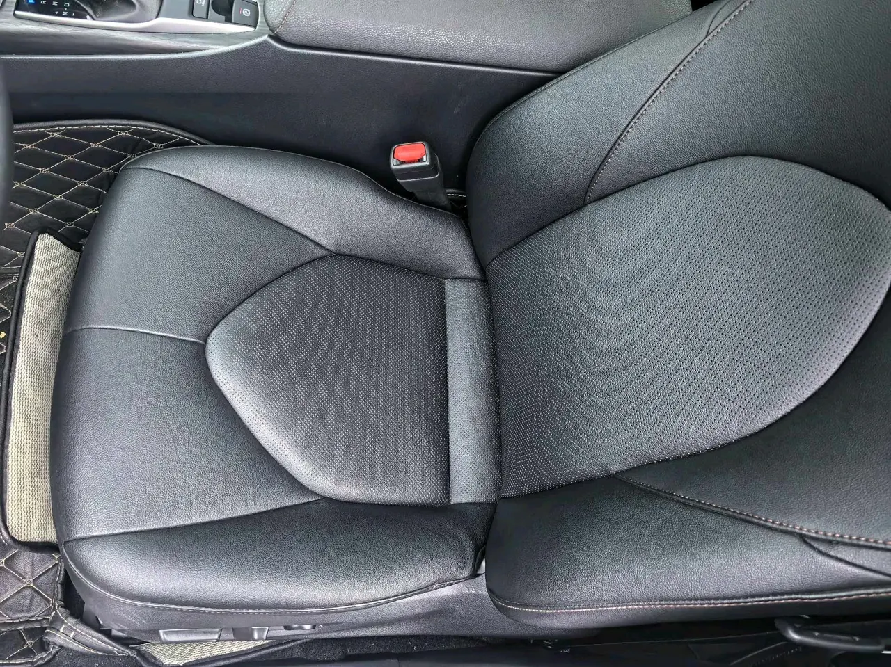Toyota 2021 Camry 2.0G Stepless Deluxe Edition Automatic Gear 7