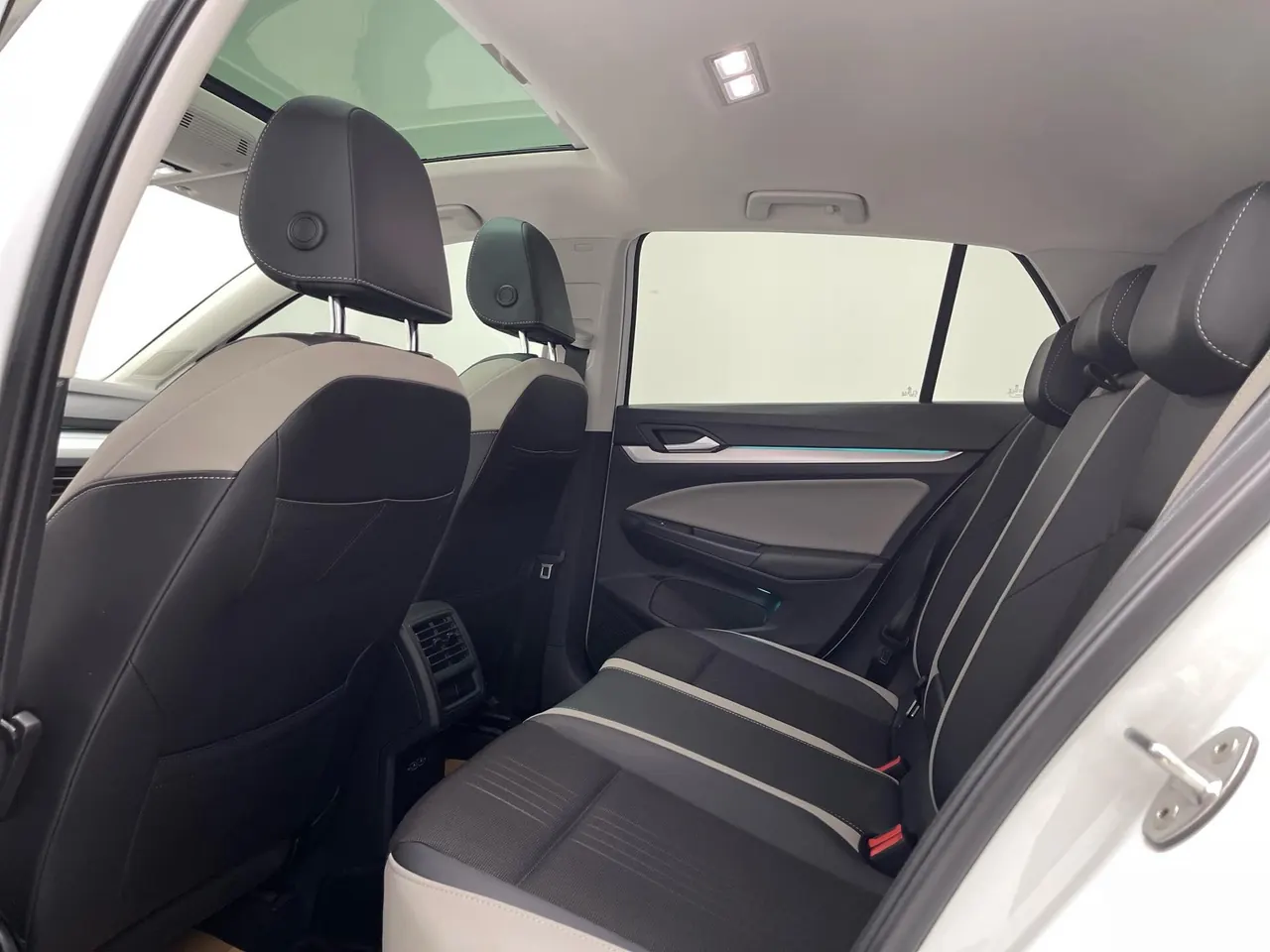 Volkswagen 2021 Golf 8 PRO 1.4TSI 280TSI Automatic 5