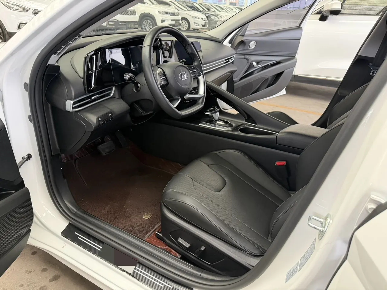 Hyundai 2021 Elantra -3-compartment 1.5 stepless LUX premium automatic gear 2