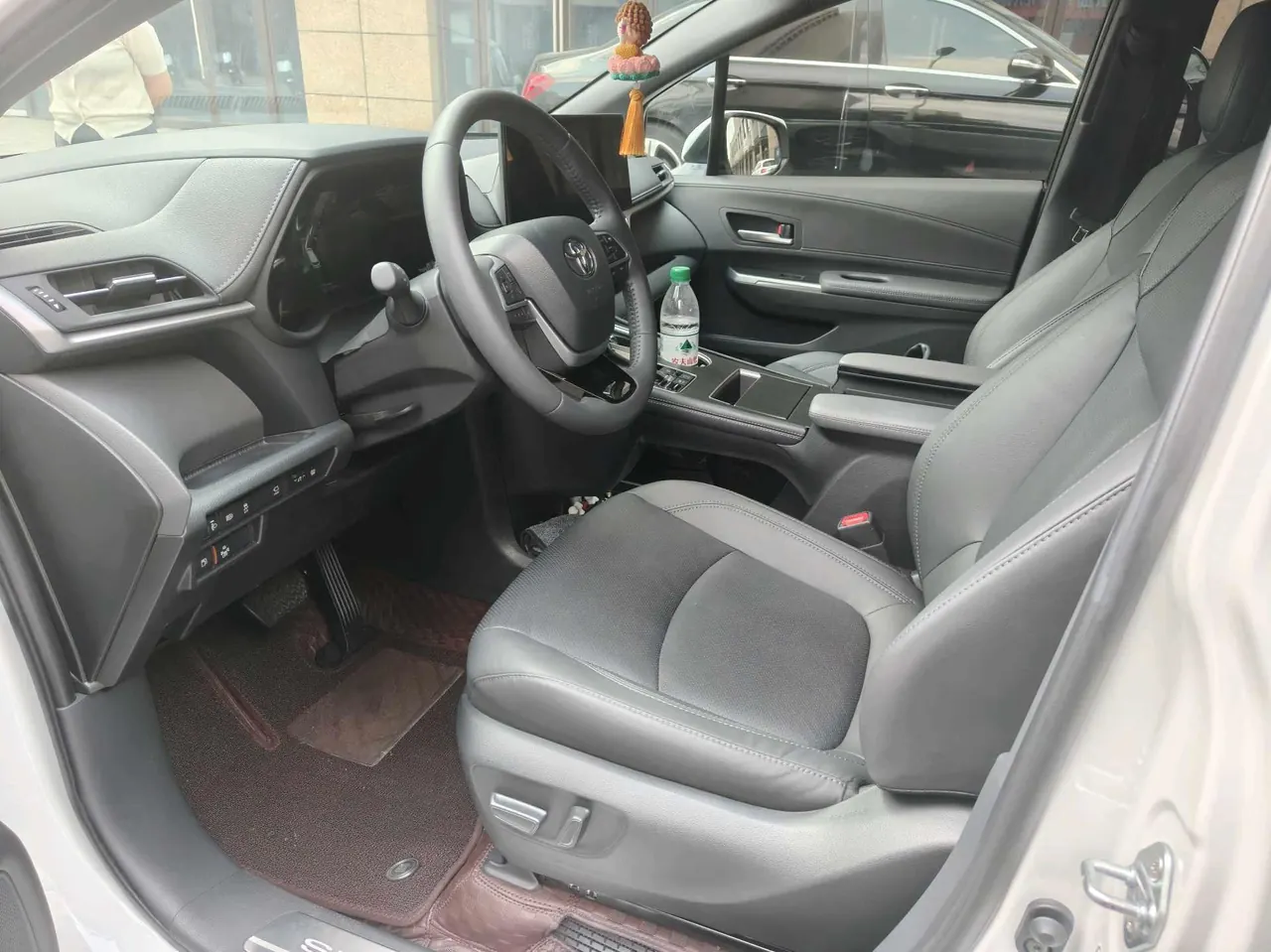 Toyota 2024 Sai 2.5 Stepless Premium Edition Automatic Gear 4
