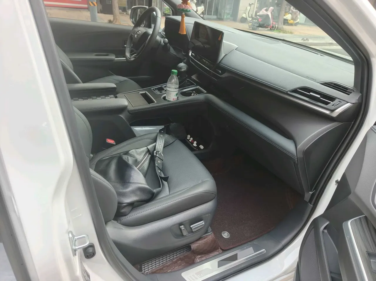 Toyota 2024 Sai 2.5 Stepless Premium Edition Automatic Gear 5