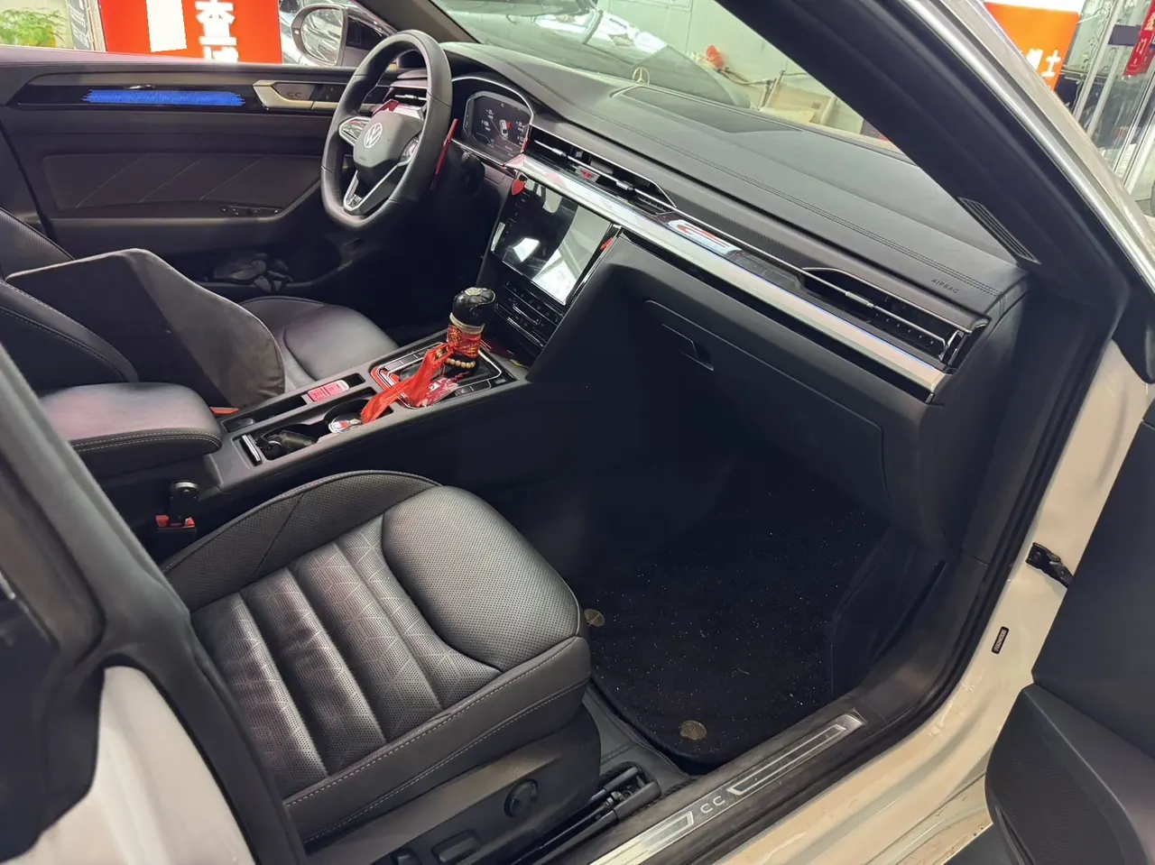 Volkswagen 2023 CC 2.0TSI 380TSI eye-catching automatic gear 5