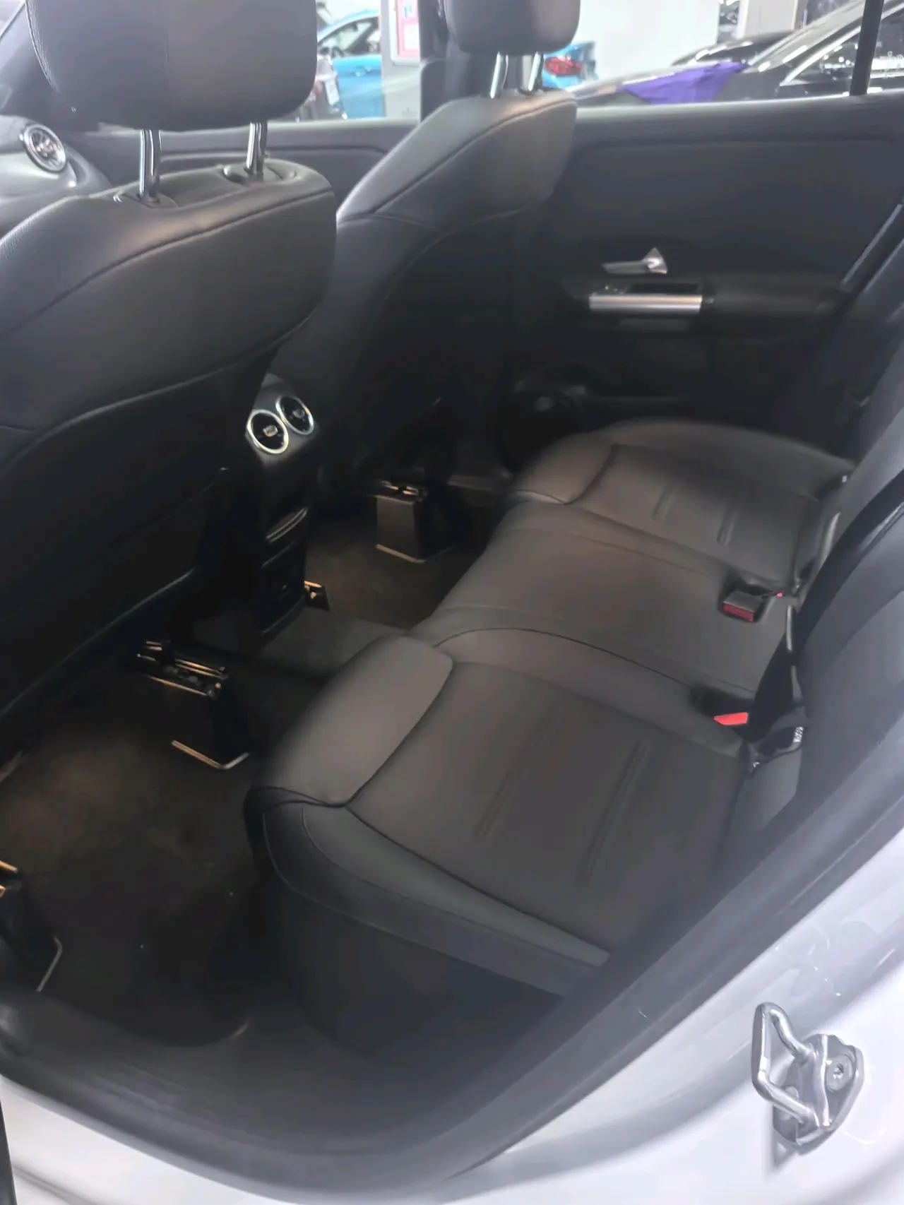 Mercedes Benz 2020 GLA 200 1.3T automatic gear 5