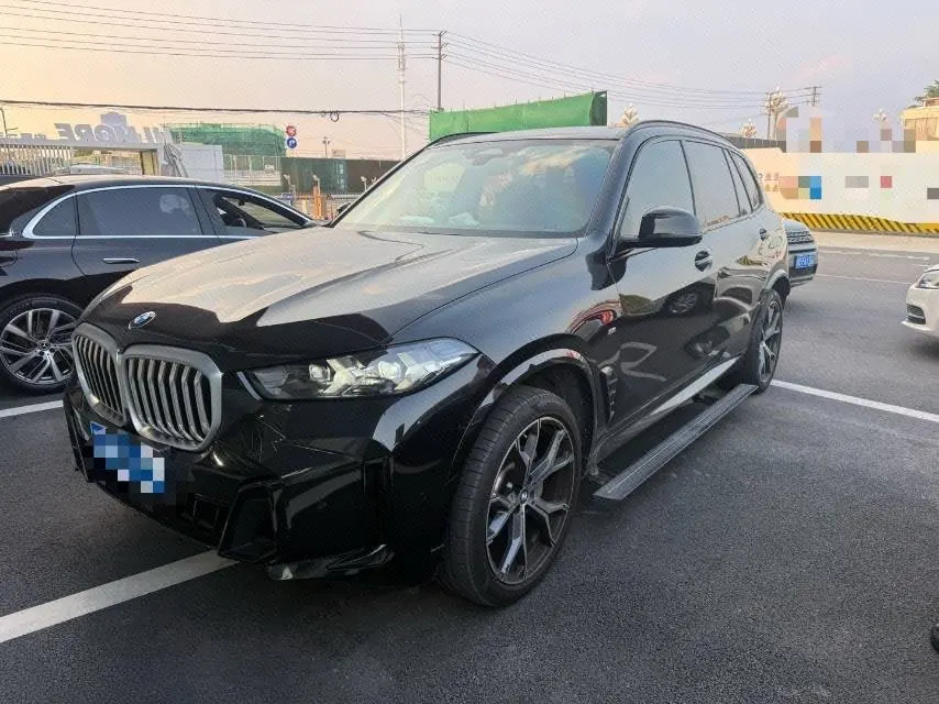 BMW 2023 X5 xDrive30Li 48V 2.0T exclusive m sports obsidian night suit automatic gear - View 1