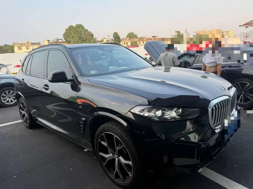 BMW 2023 X5 xDrive30Li 48V 2.0T exclusive m sports obsidian night suit automatic gear 2