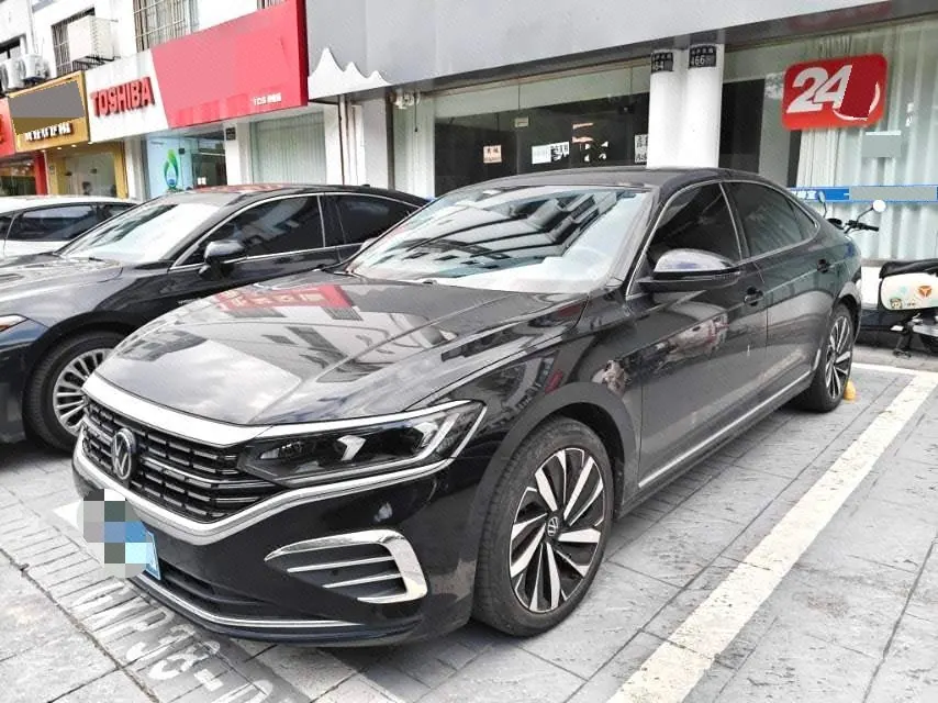 Volkswagen 2024 Passat 2.0TSI 380TSI Deluxe Edition Automatic - View 1
