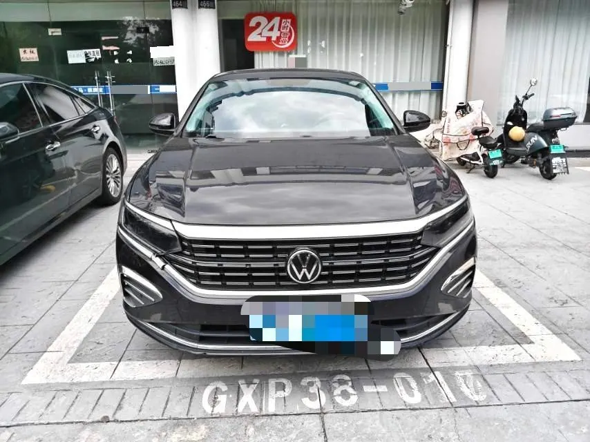 Volkswagen 2024 Passat 2.0TSI 380TSI Deluxe Edition Automatic 2