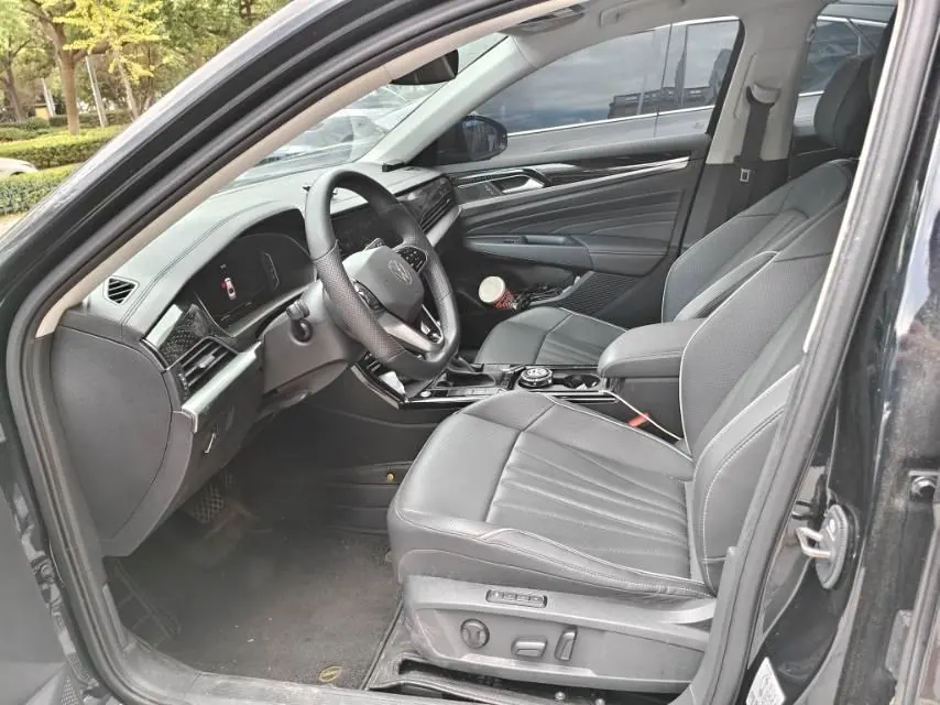 Volkswagen 2024 Passat 2.0TSI 380TSI Deluxe Edition Automatic 3