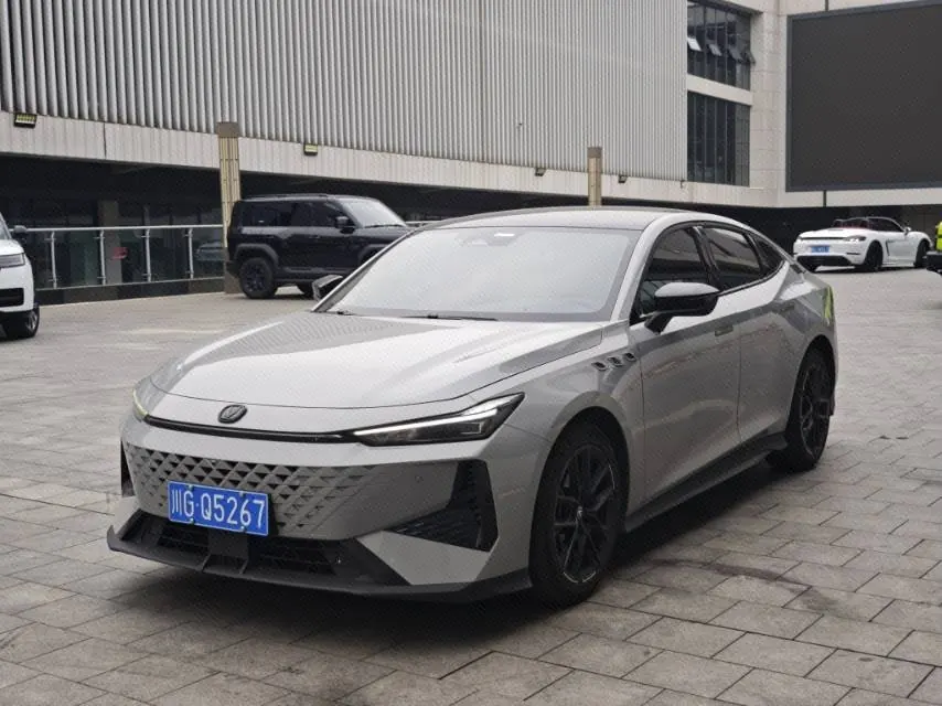 ChangAn 2024 UNI-V 1.5T Prestige Automatic - View 1
