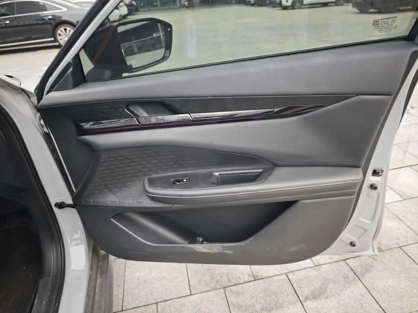 ChangAn 2024 UNI-V 1.5T Prestige Automatic 12