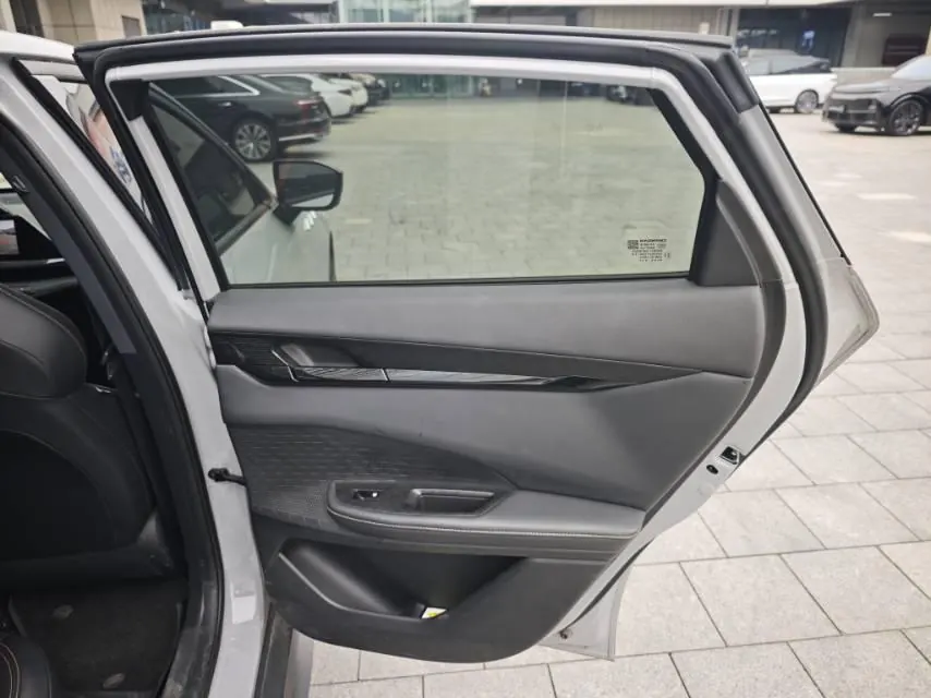 ChangAn 2024 UNI-V 1.5T Prestige Automatic 14