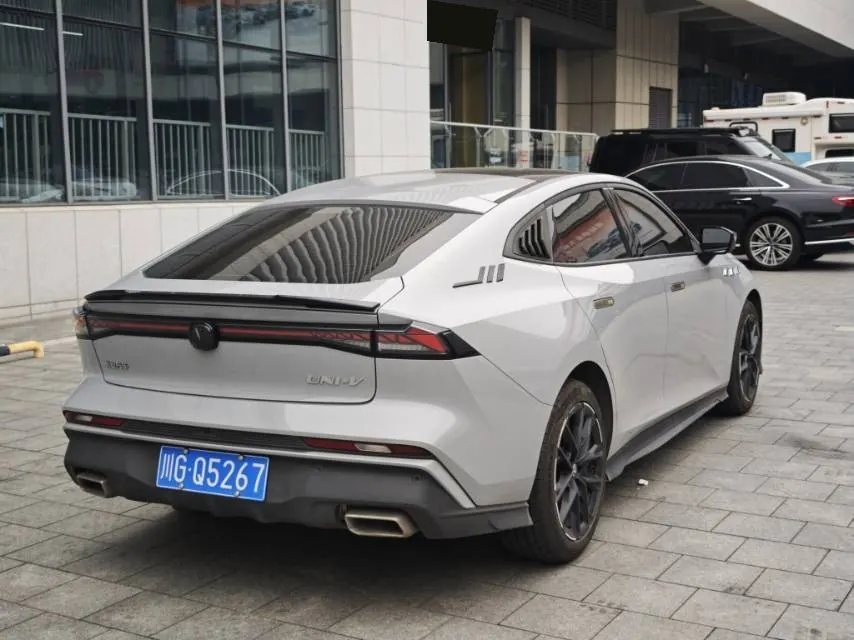 ChangAn 2024 UNI-V 1.5T Prestige Automatic 17