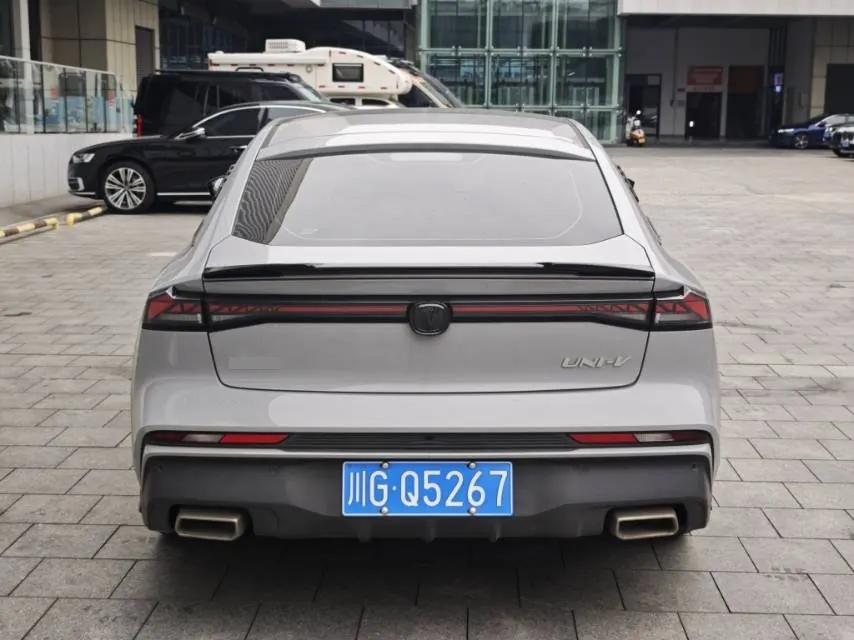 ChangAn 2024 UNI-V 1.5T Prestige Automatic 18