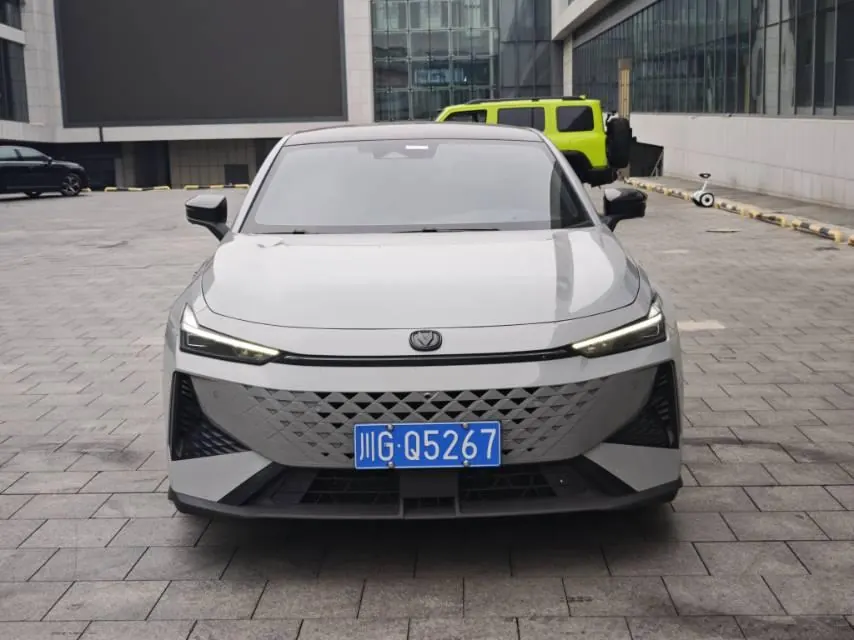 ChangAn 2024 UNI-V 1.5T Prestige Automatic 2