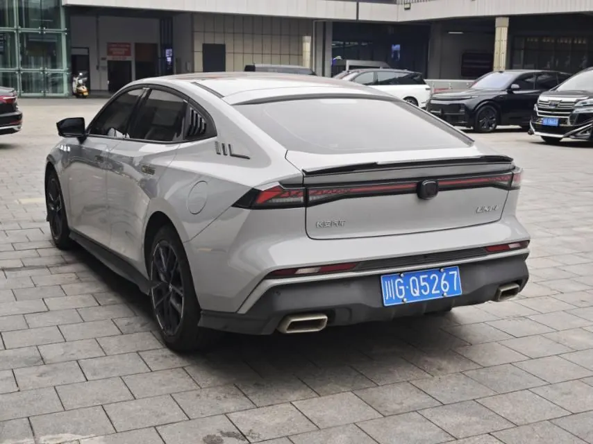 ChangAn 2024 UNI-V 1.5T Prestige Automatic 21