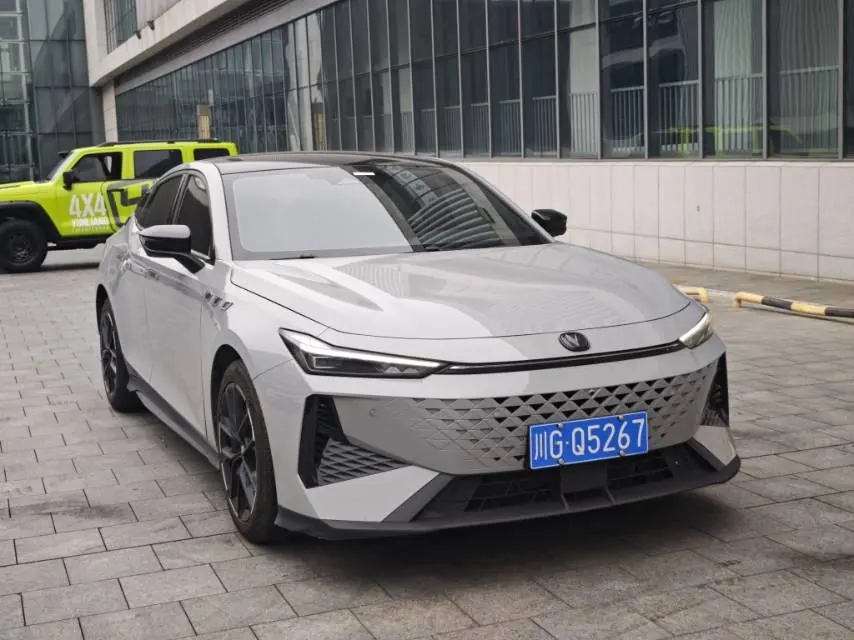 ChangAn 2024 UNI-V 1.5T Prestige Automatic 3