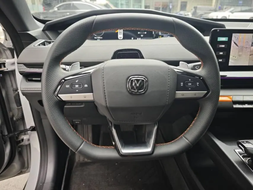 ChangAn 2024 UNI-V 1.5T Prestige Automatic 8