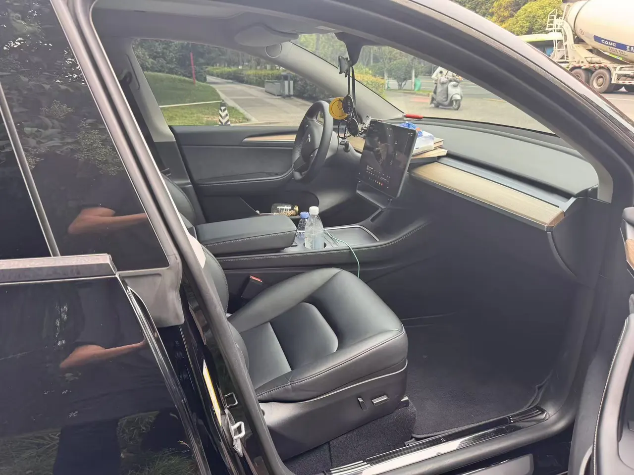 Tesla 2022 Model Y rear-wheel drive version (facelift) automatic gear 4