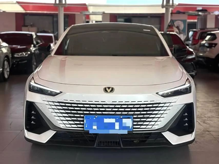 ChangAn 2024 UNI-V 1.5T High Energy Edition Automatic Gear 2