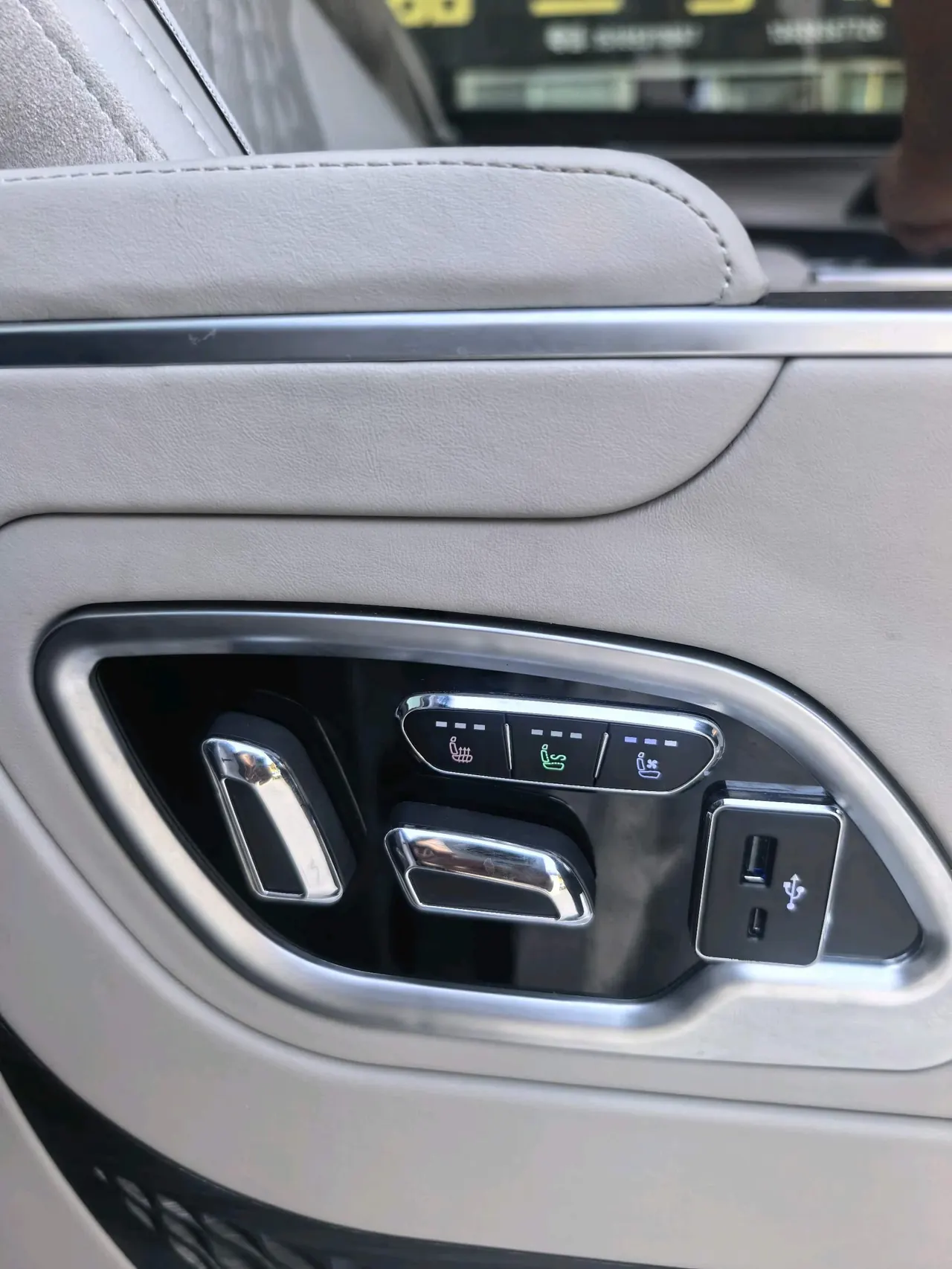 Buick 2025 GL8 ES Lu Zun 48V 2.0T First Edition Automatic Gear - View 1