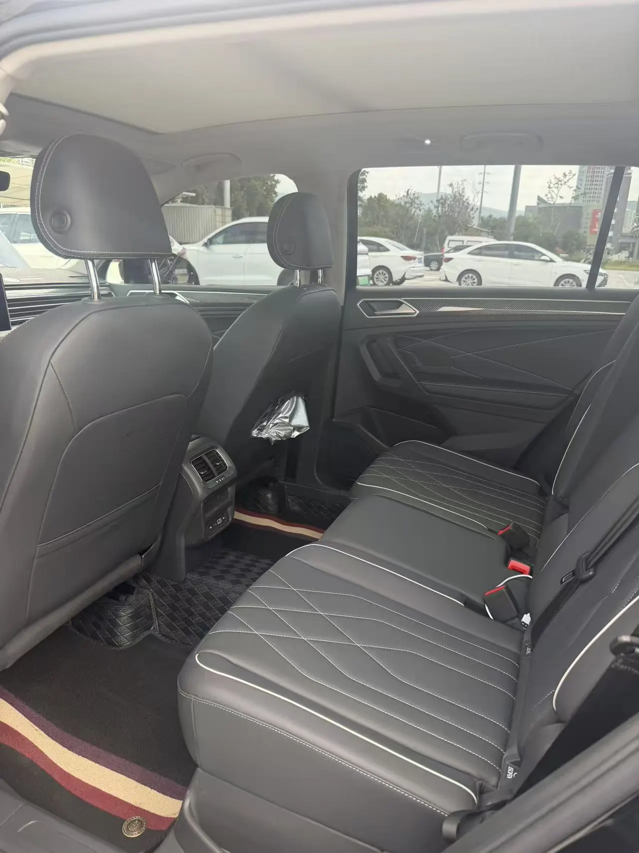 Volkswagen 2024 Tiguan L R-Line 2.0TSI 330TSI Two‑wheel‑drive R‑Line Dragon Glory Edition Automatic 3