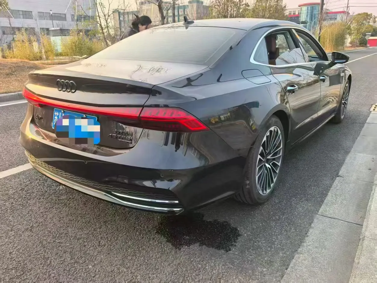 Audi 2024 A7L 2.0TFSI 45TFSI Quattro S-line see remote crystal flow set automatic gear 2