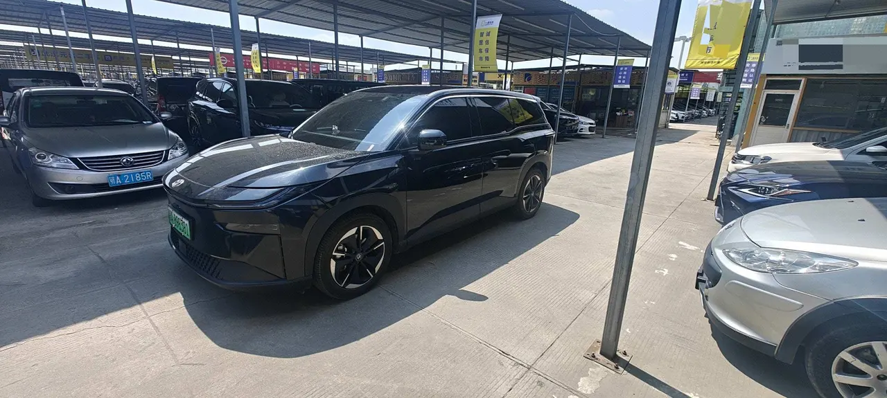 Toyota 2025 Platinum Intelligence 3X 520 Pro Automatic Gear - View 1