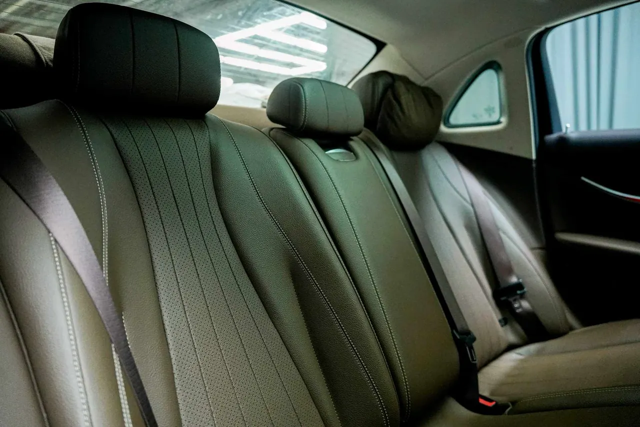 Mercedes Benz E Class 2022 E 300 L 2.0T Luxury Automatic Gear 5
