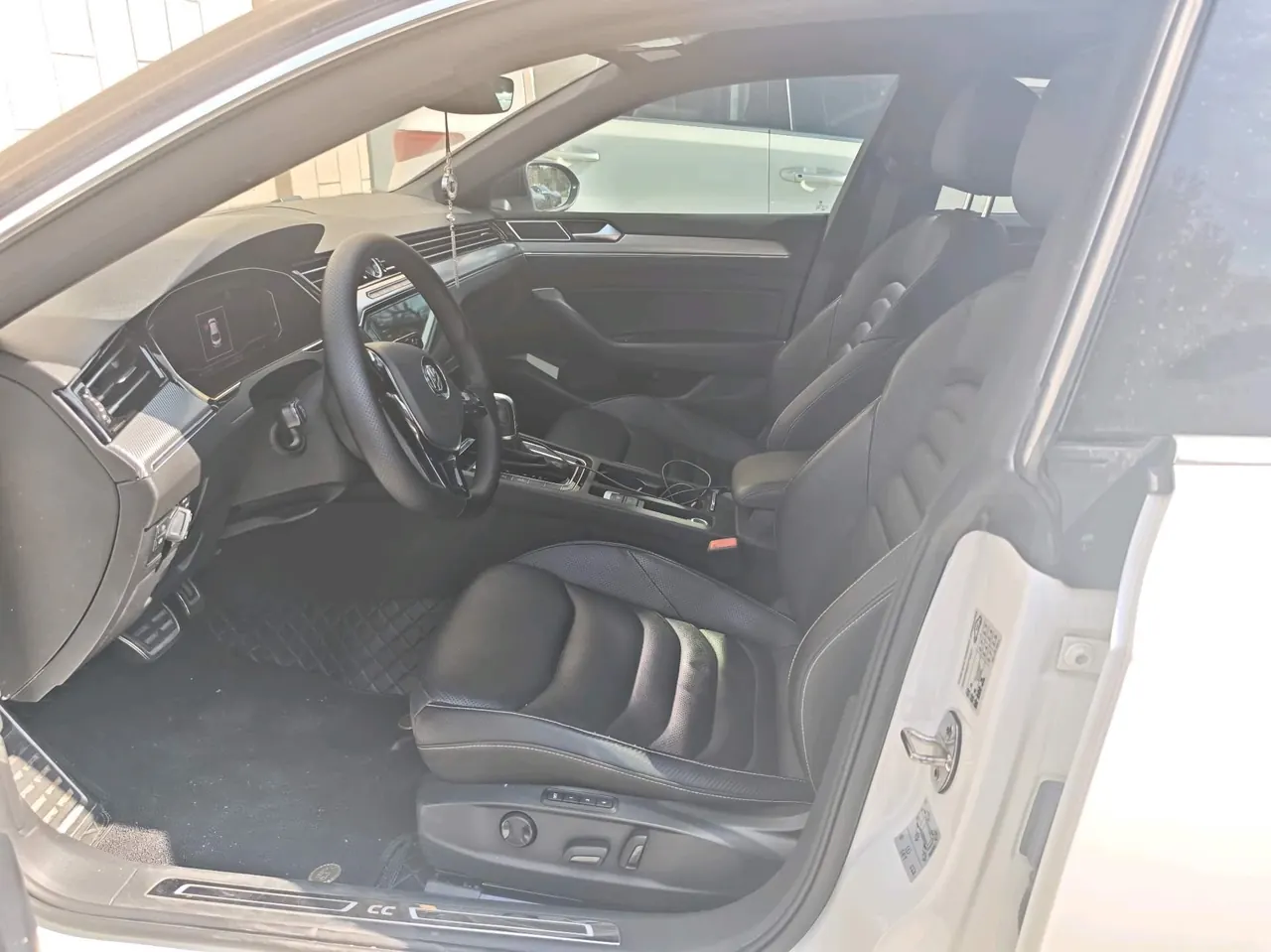 Volkswagen 2020 CC 2.0TSI 330TSI beauty version of automatic gear 3
