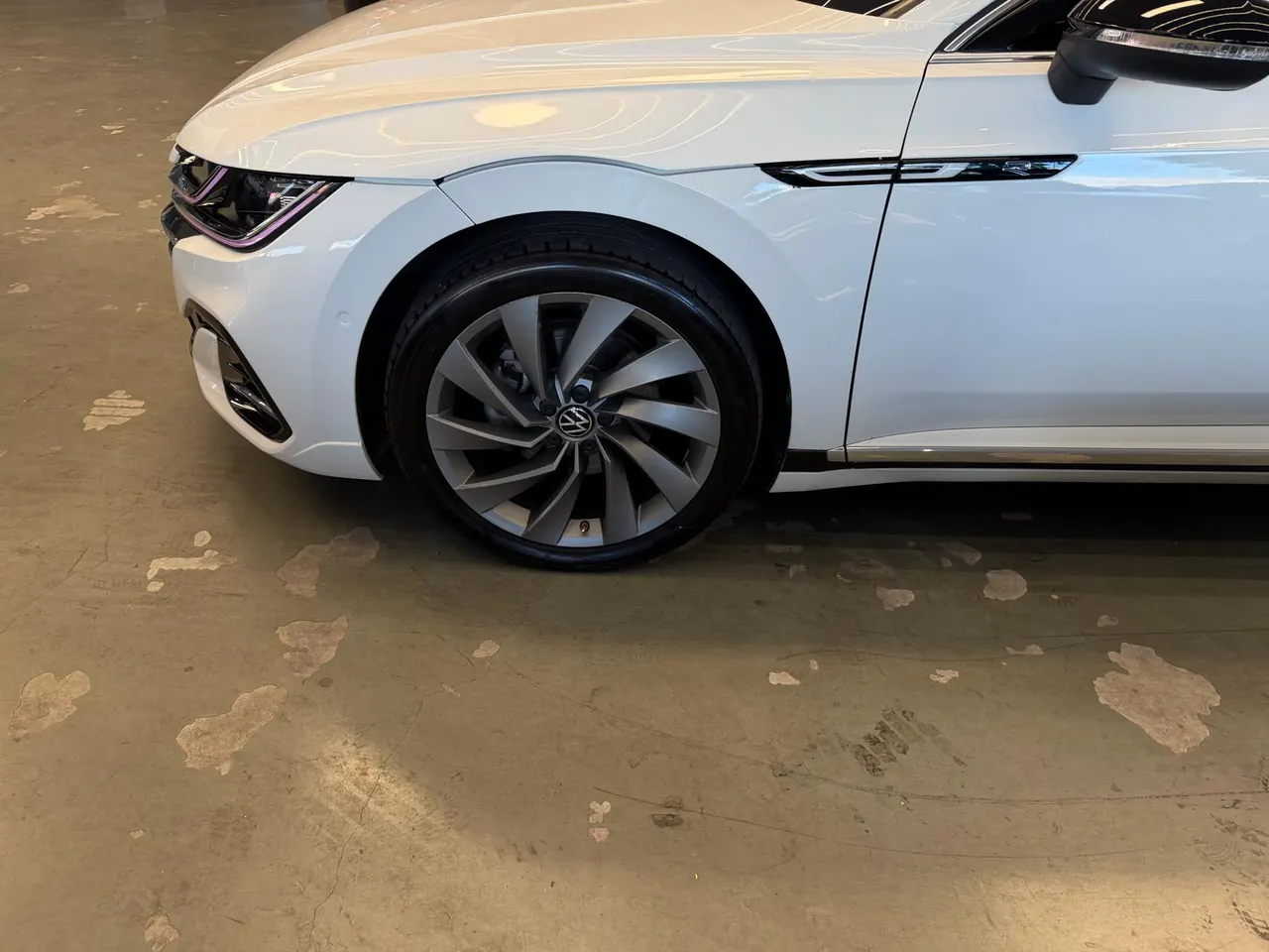 Volkswagen 2021 CC 2.0TSI 380TSI eye-catching automatic gear 4